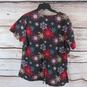 SB Scrubs Women's Large snowflake pattern scrub top